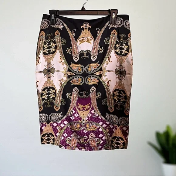 Vince Camuto Skirt.Baroque Paisley Print. Lined. Zip Up Back. Size 4 - Picture 5 of 6